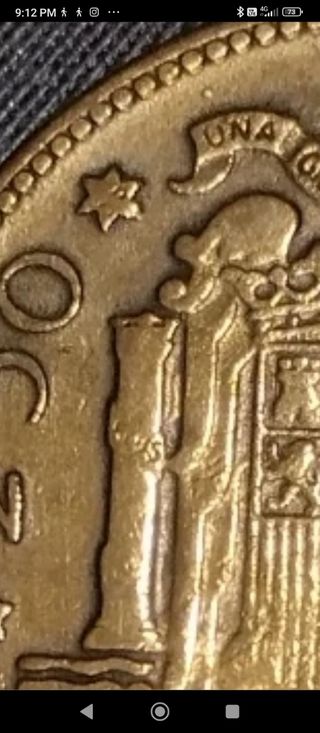 Moneda antigua tres diferentes