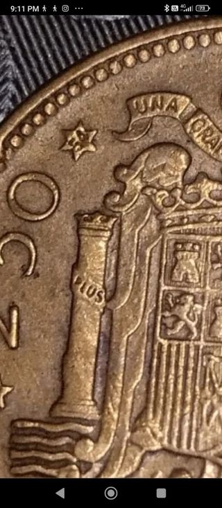 Moneda antigua tres diferentes