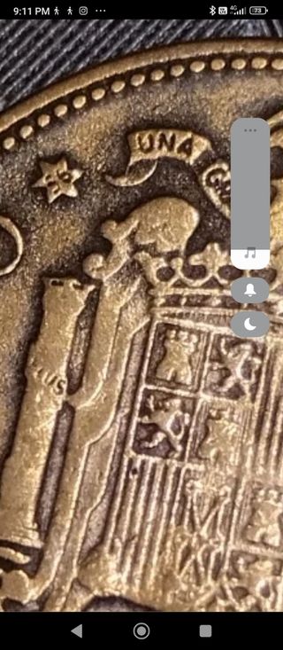 Moneda antigua tres diferentes