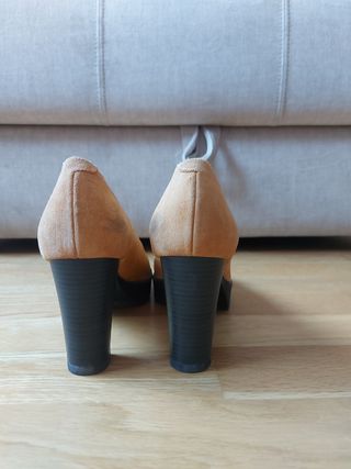 Zapatos tacon marca Hobby colos mostaza
