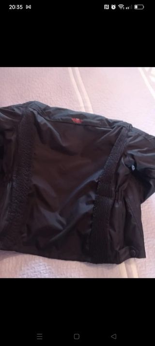 Cazadora de moto chica