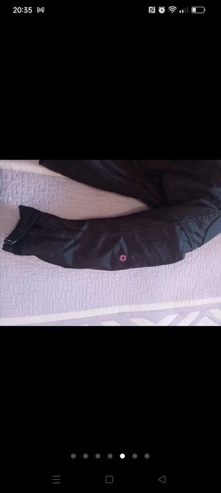 Cazadora de moto chica