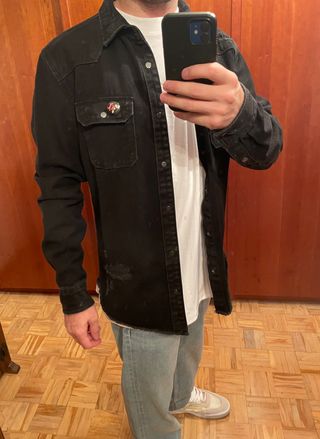 cazadora vaquera negra zara talla M