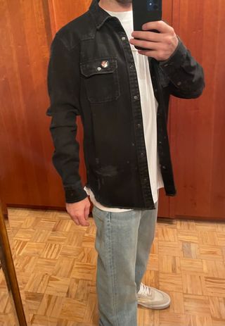 cazadora vaquera negra zara talla M