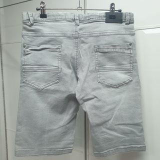 Bermuda gris talla 16