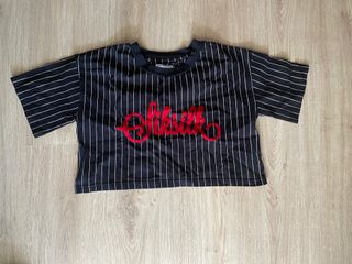 Camiseta negra corta de Siksilk.