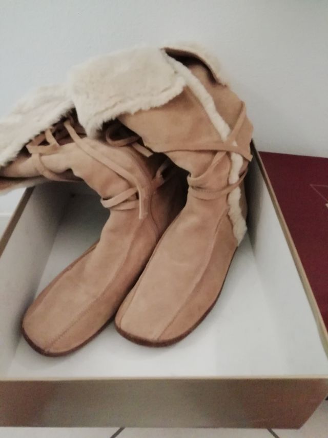 Stivaletti in camoscio beige