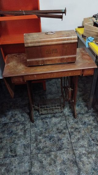 MÁQUINA DE COSER ALFA ANTIGUA