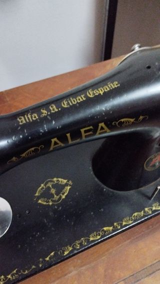 MÁQUINA DE COSER ALFA ANTIGUA