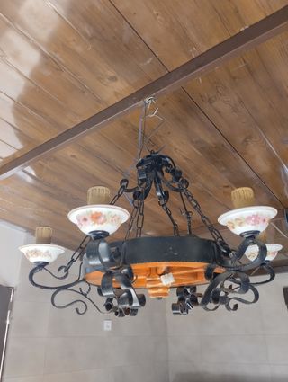 Lampara de forja y madera