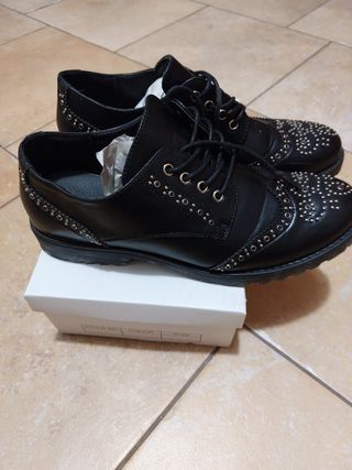 Scarpe nere stringate in pelle