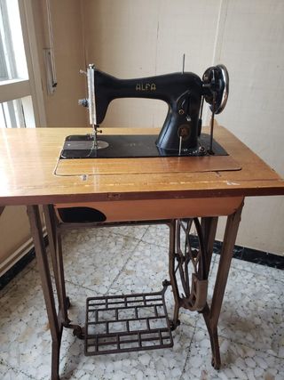Maquina de coser ALFA años 60