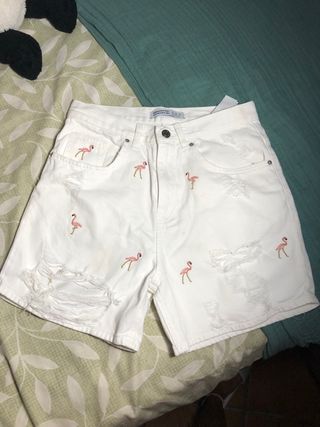 pantalon blanco con flamencos