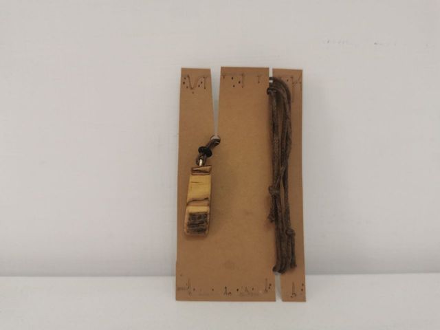 Collana con ciondolo in legno d'ulivo siciliano