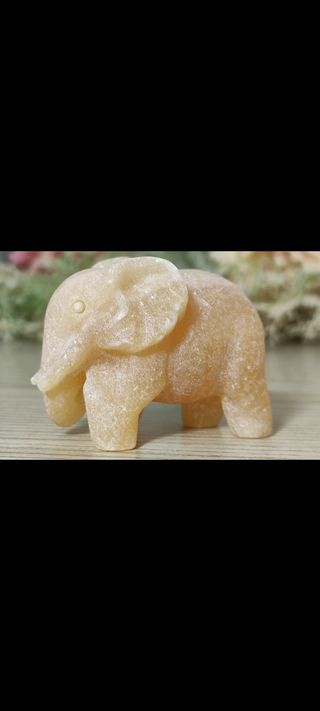 Elefante de jade amarillo