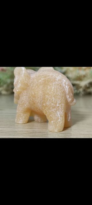 Elefante de jade amarillo