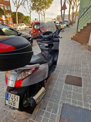 La moto honda  swing 125