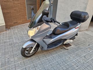 La moto honda  swing 125