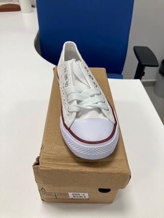 zapatillas de mujer blancas de tela