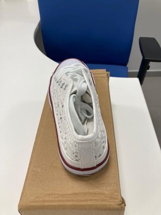 zapatillas de mujer blancas de tela