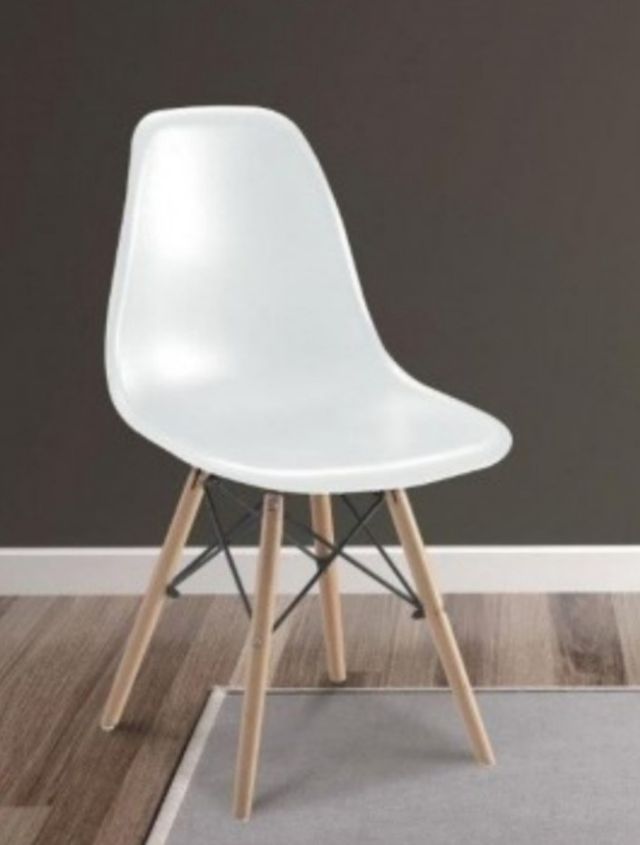 Mesa y cuatro sillas