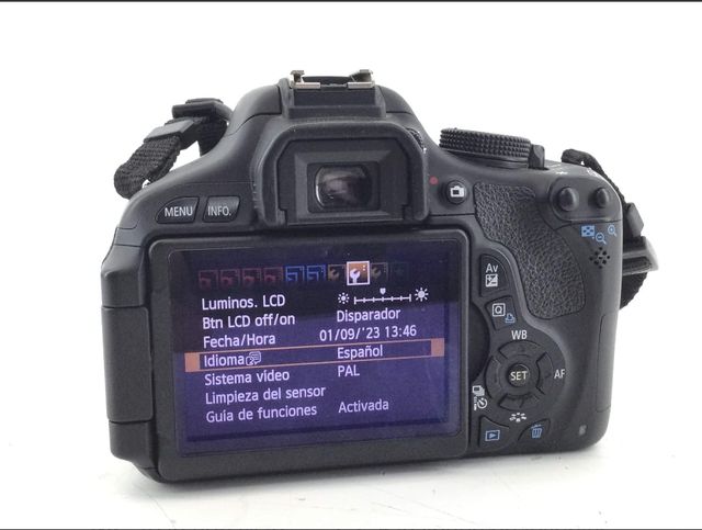 CANON 600D + EF-S 17-85MM IS  EF 50MM F/1.8 FLASH