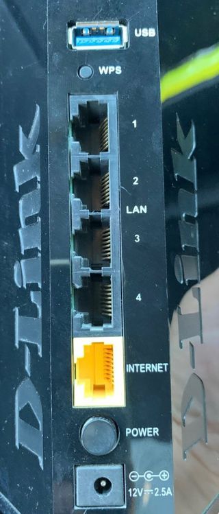 Router wifi DLink 868L.