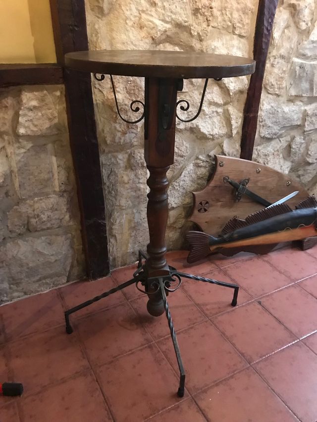 Mesa alta madera y forja