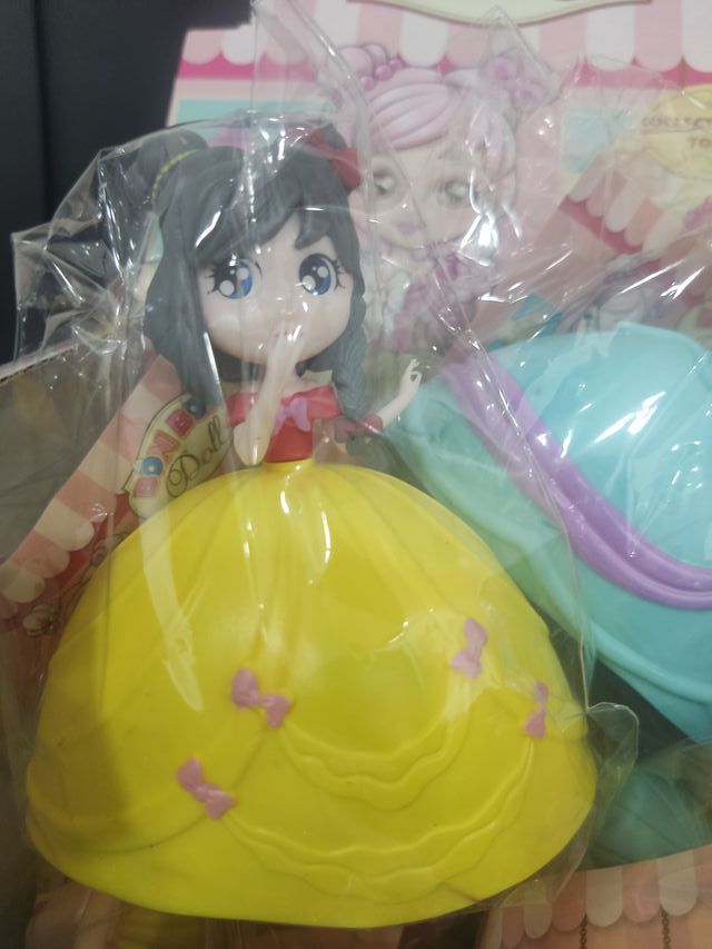 Expositor 12 princesa Dolls Bon Bon Sbabam.