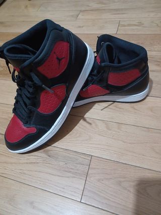 JORDAN JUMP TALLA 45 COMO NUEVAS 55€