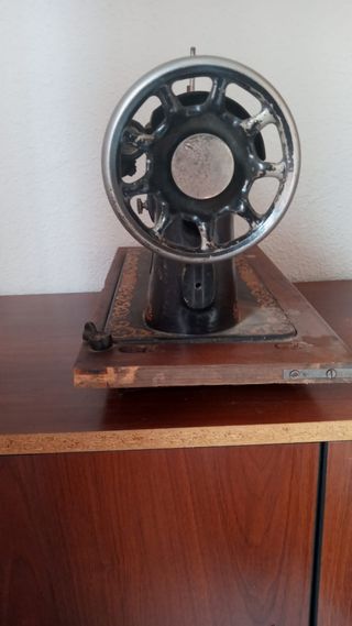 Maquina de coser antigua