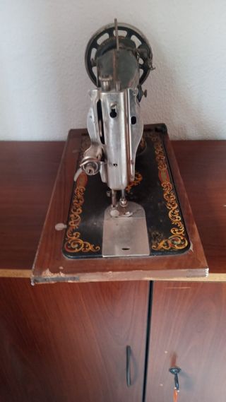 Maquina de coser antigua