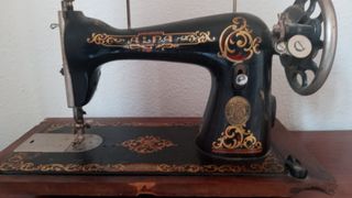 Maquina de coser antigua