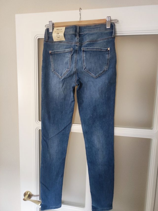 Vaqueros River Island