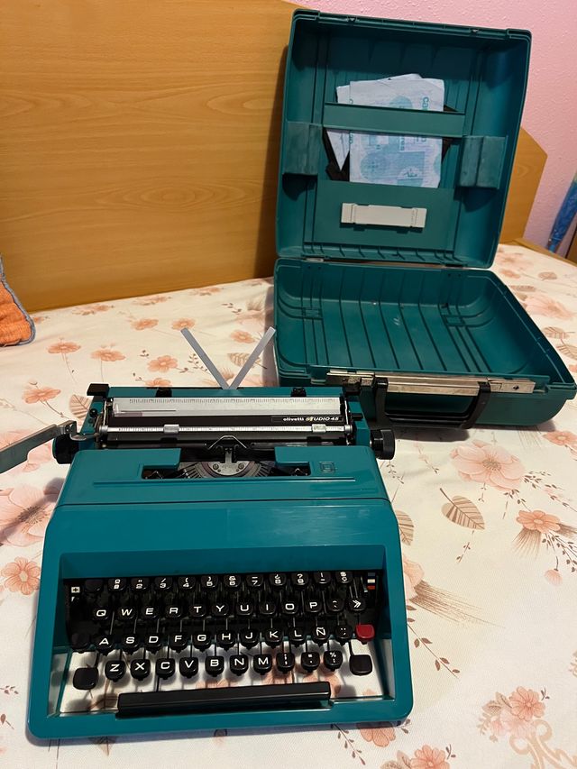 máquina de escribir Olivetti studio 45