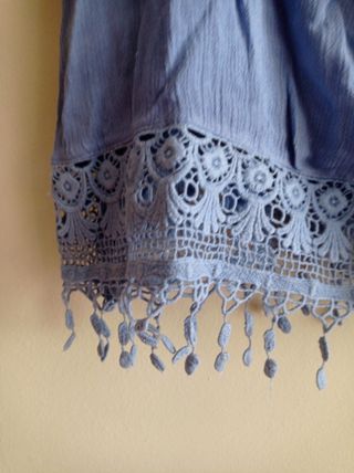 Blusa tirantes azul con encaje