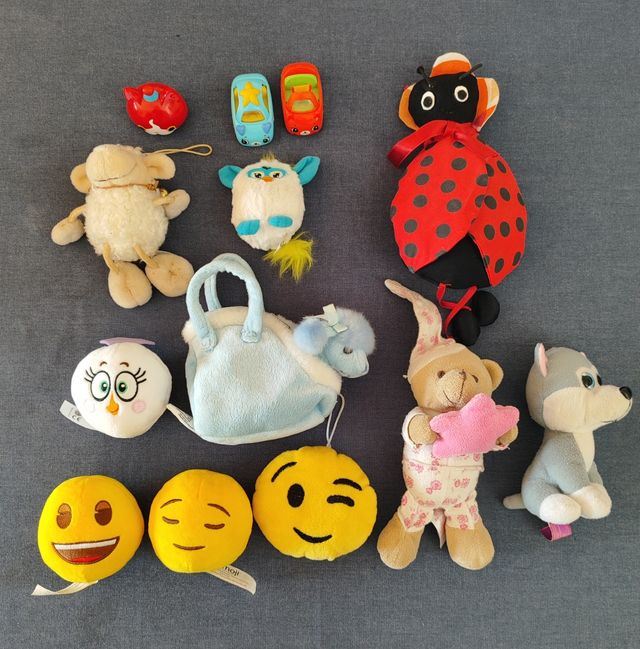 Lote 13 juguetes y peluches