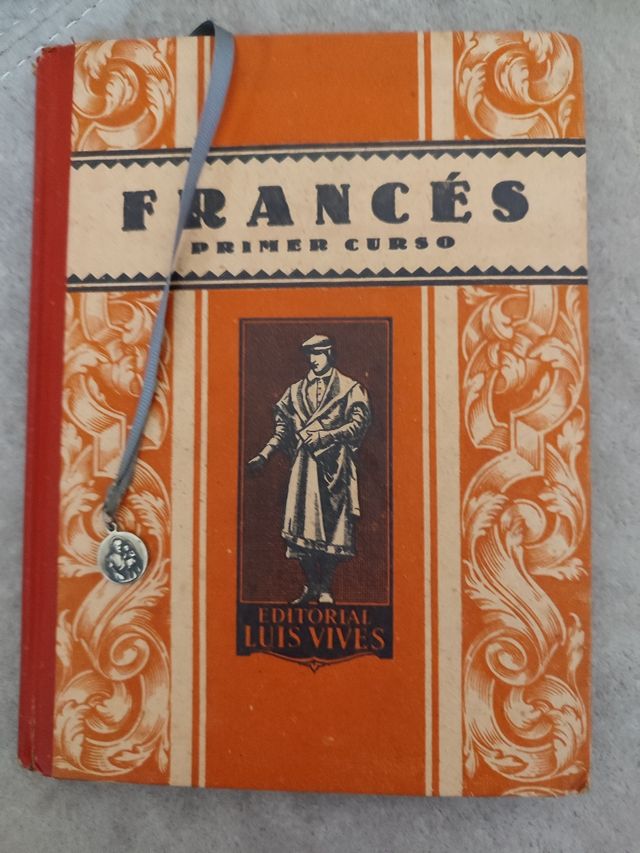 Francés primer curso, con medallita santo de plata