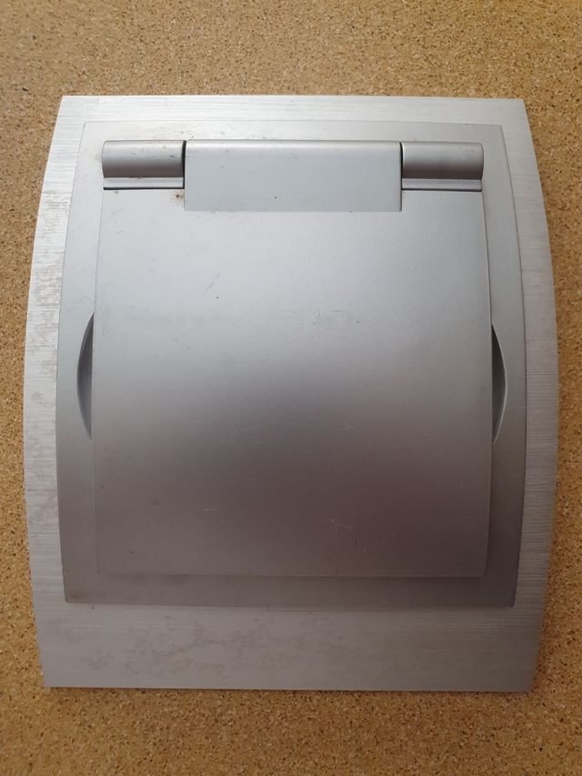 Worldtime desk clock and calculator