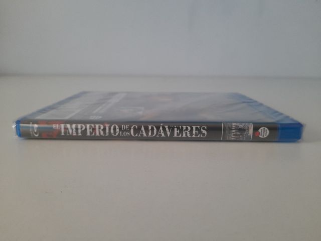 Película - El imperio de los cadaveres.