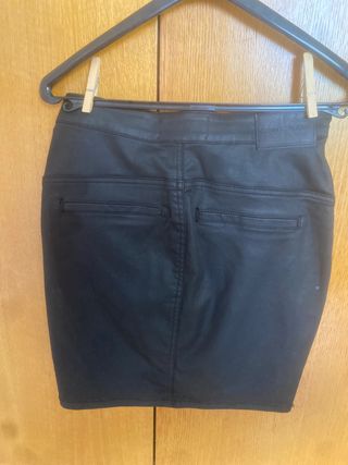 CALVIN KLEIN minifalda cuero