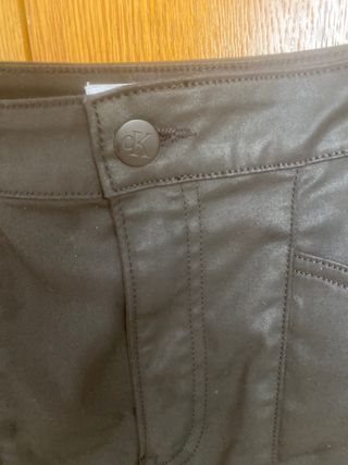 CALVIN KLEIN minifalda cuero