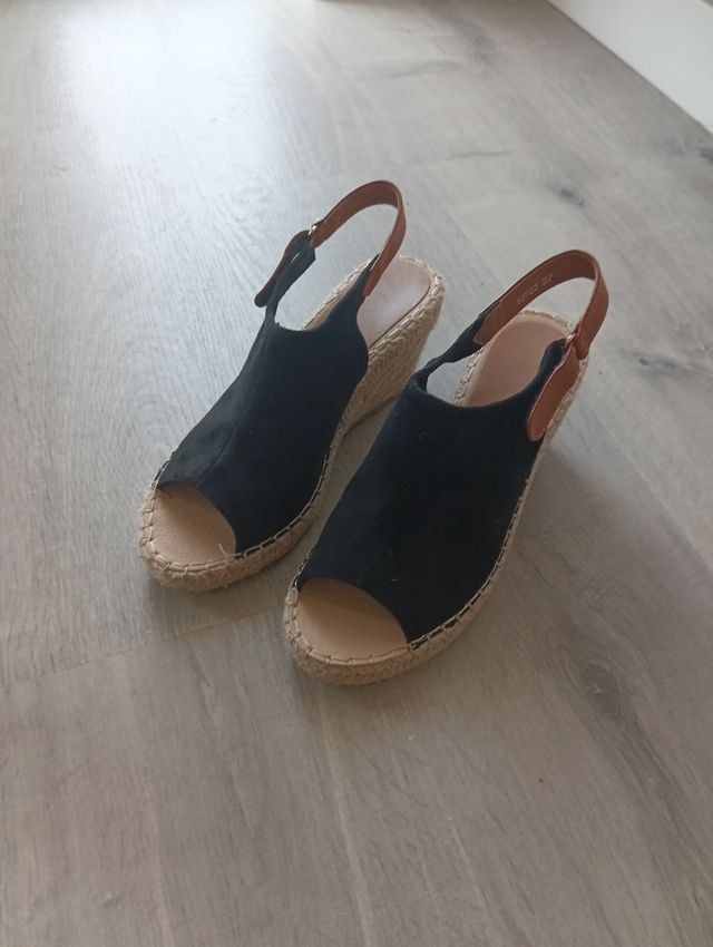 Cuñas de esparto negras