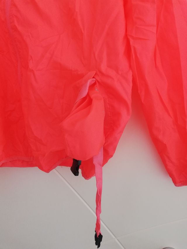 Kway rosa fluo richiudibile