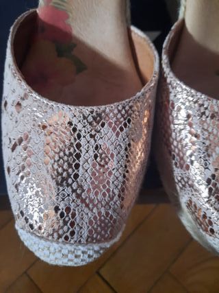 Alpargatas cuña esparteñas de piel de mujer