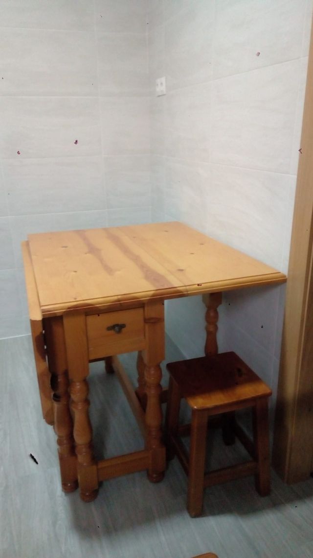 Tavolo ausiliario in legno