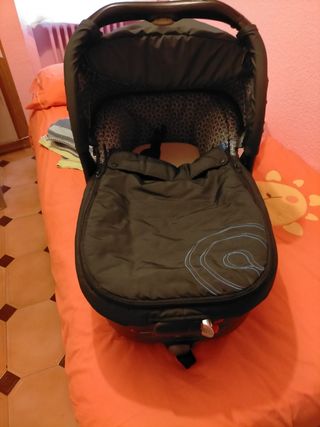 Carro bebe con maxicosi y capazo