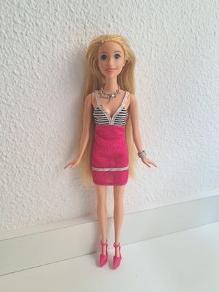 Vestidos y accesorios para Barbie / otras muñecas