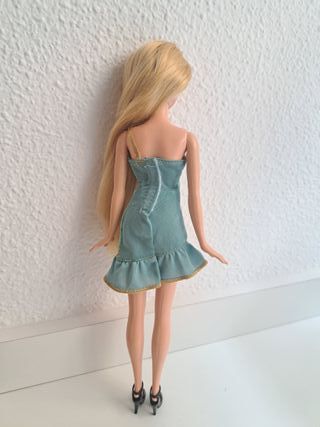 Vestidos y accesorios para Barbie / otras muñecas