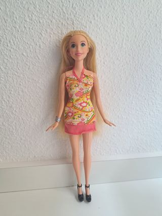 Vestidos y accesorios para Barbie / otras muñecas